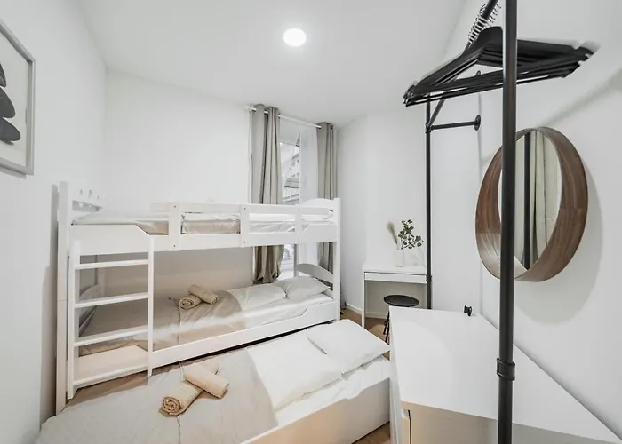 Hostel By Home2 *