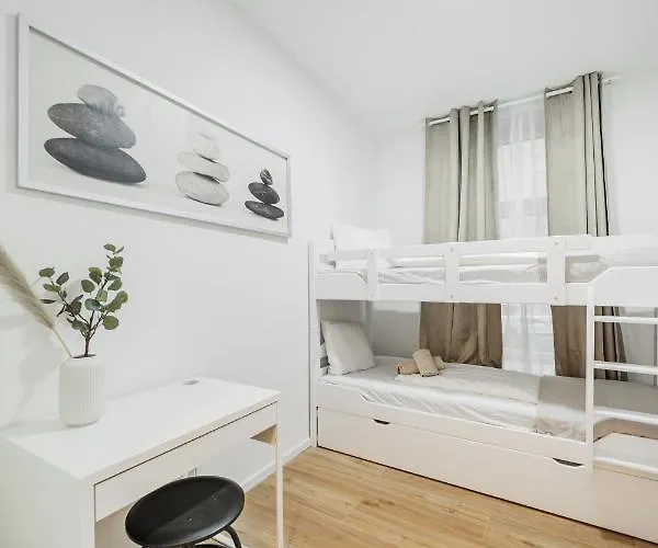 Hostel By Home2 *