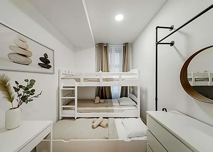 Hostel By Home2 *