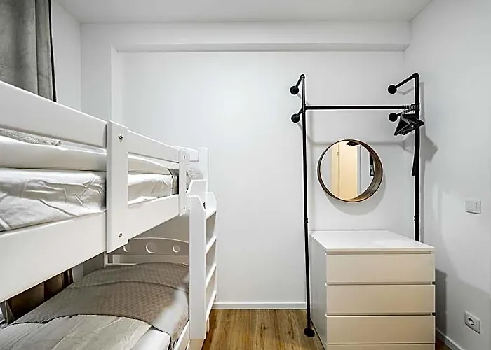 Hostel By Home2 *